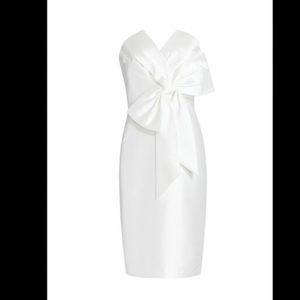 Badgley Mischka
Scupture Bow-Front Strapless Dress